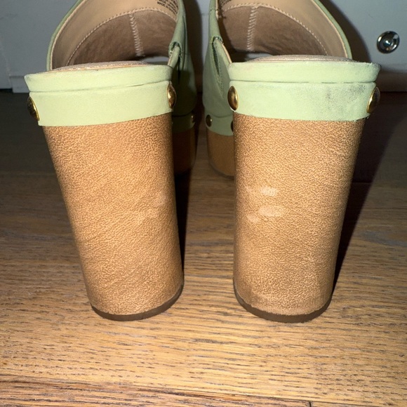 Vince Camuto Sage Green Platform Clogs Size 7 - Picture 4 of 5